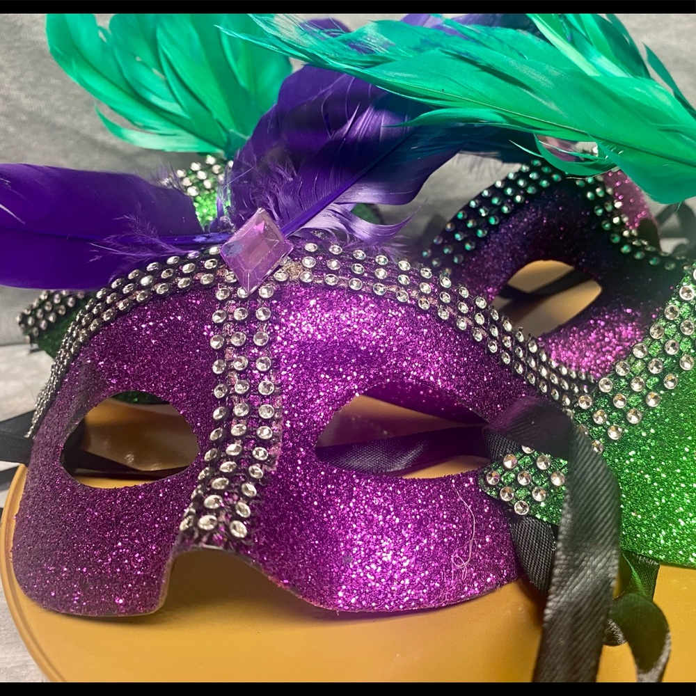 Mardi Gras Masks 🎭 🎭 one purple or green mask.